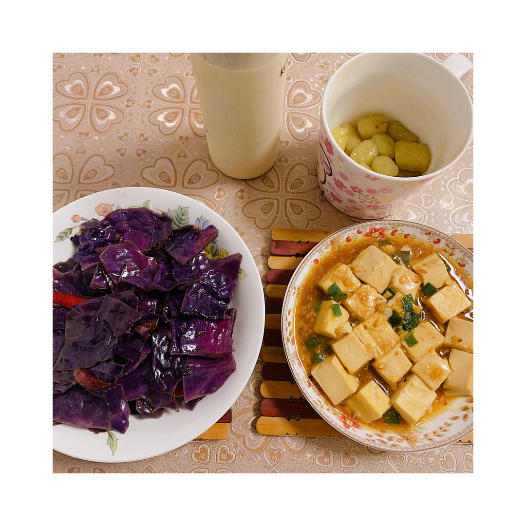 不放肉也超下饭的葱焖豆腐