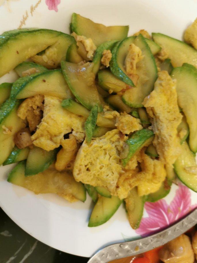 西葫芦炒鸡蛋(从不修图，拒绝夸张)