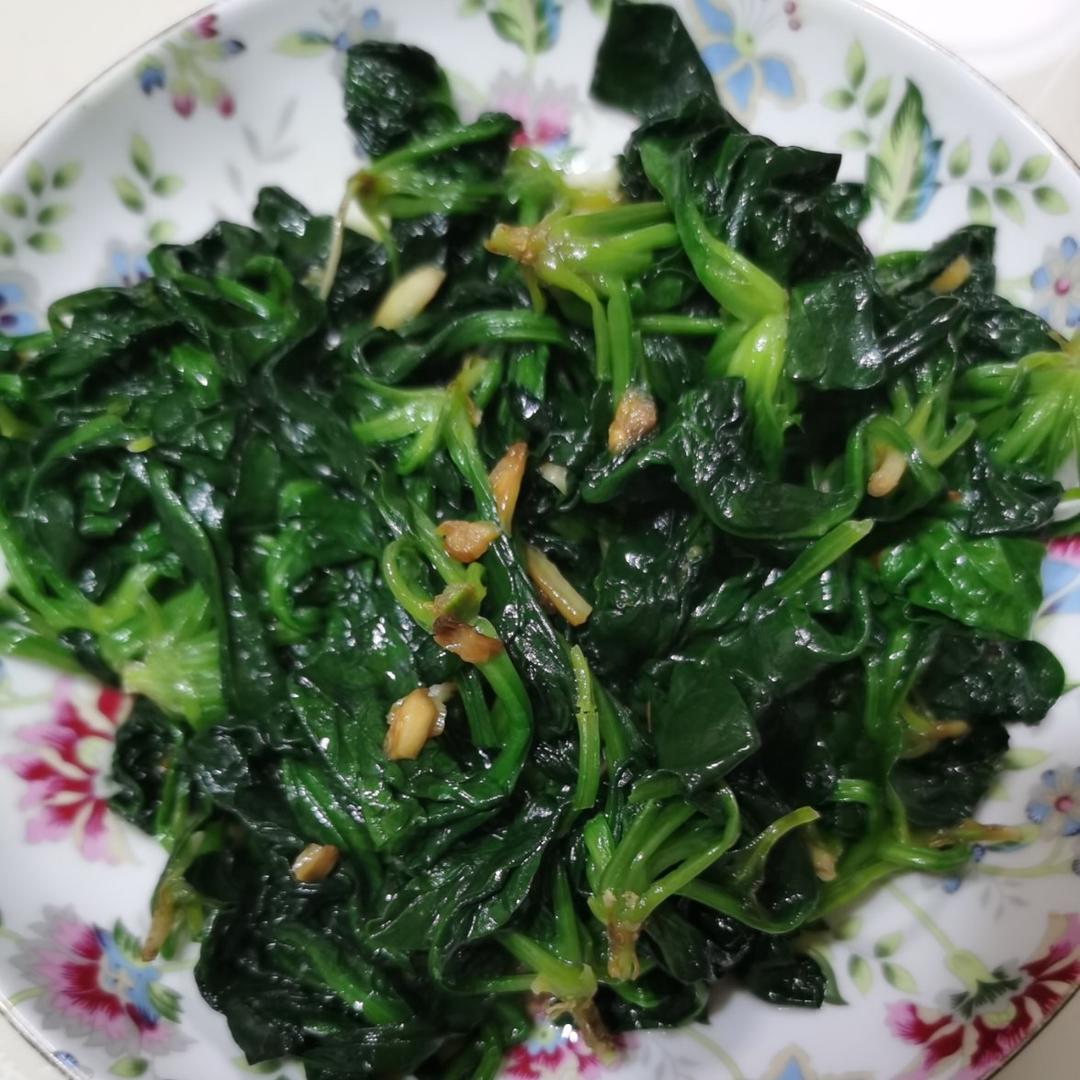 不涩口又嫩的清炒菠菜