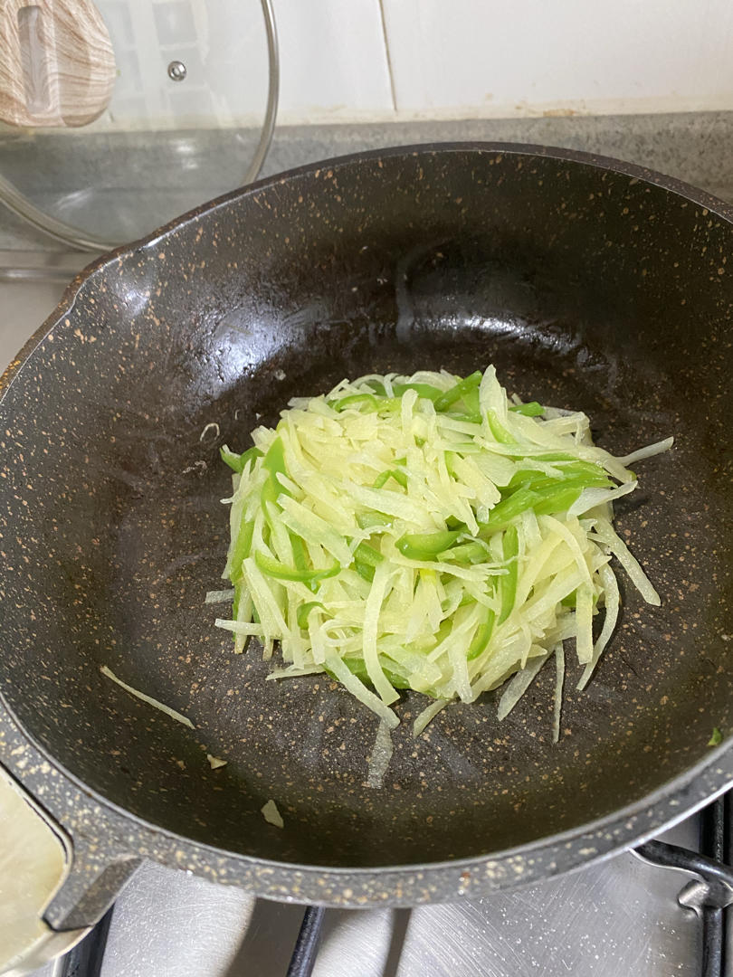 青椒土豆丝｜多这一步，土豆丝不粘锅不糊底