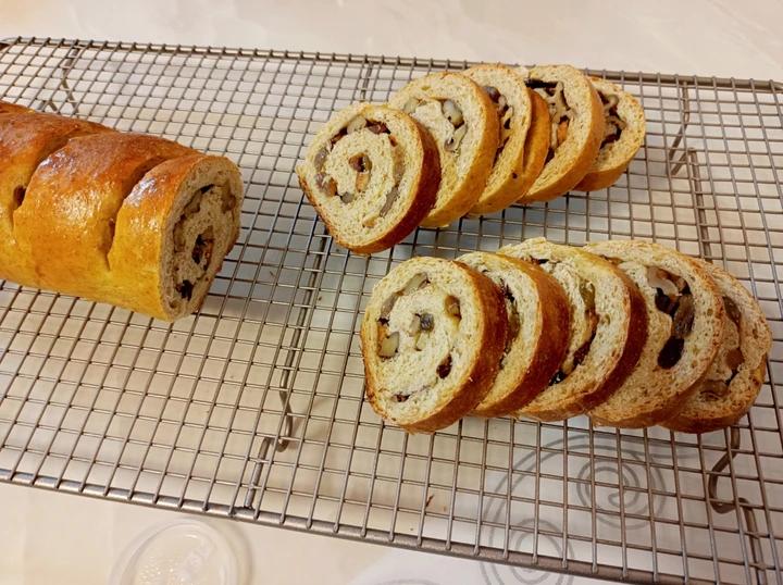 风靡代购店的新疆果仁大列巴