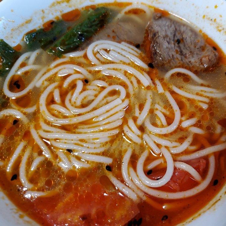 酸酸辣辣的米线