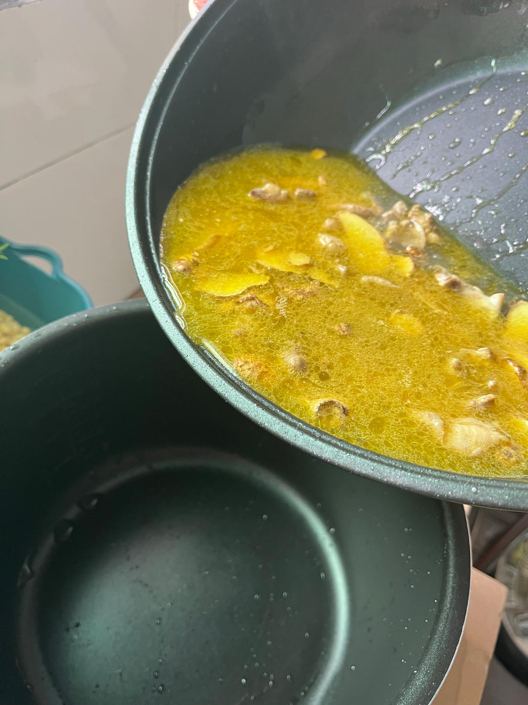 老姜焖土鸡