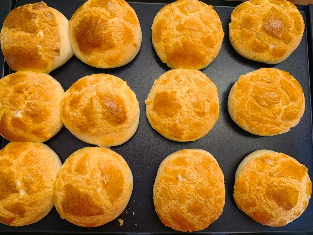 做100款面包の12：在家开茶餐厅!港式菠萝包 –不划格子自然裂开的香酥脆皮！菠萝油/酥皮包