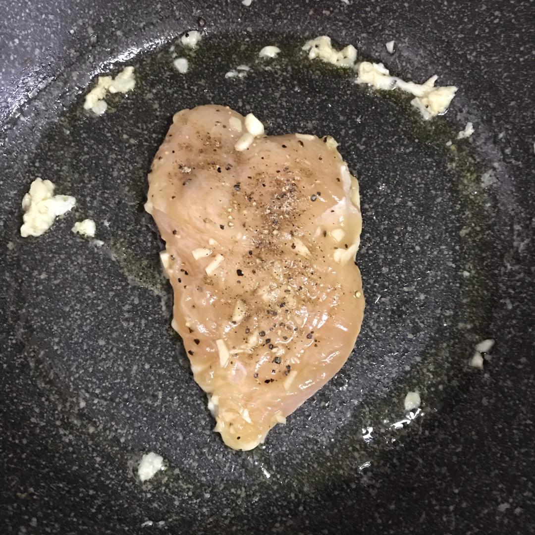 酷炫屌炸天好吃的煎鸡胸肉（香蒜蜂蜜煎鸡胸肉）