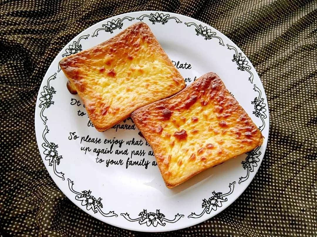 最简单快手随性又好吃的岩烧乳酪面包片