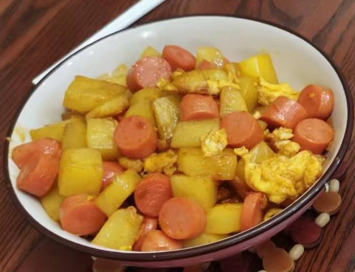 糖醋土豆火腿肠炒蛋