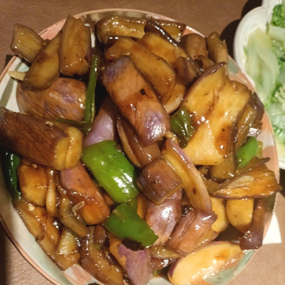 不用炸不吸油，咸香入味三分的红烧茄子