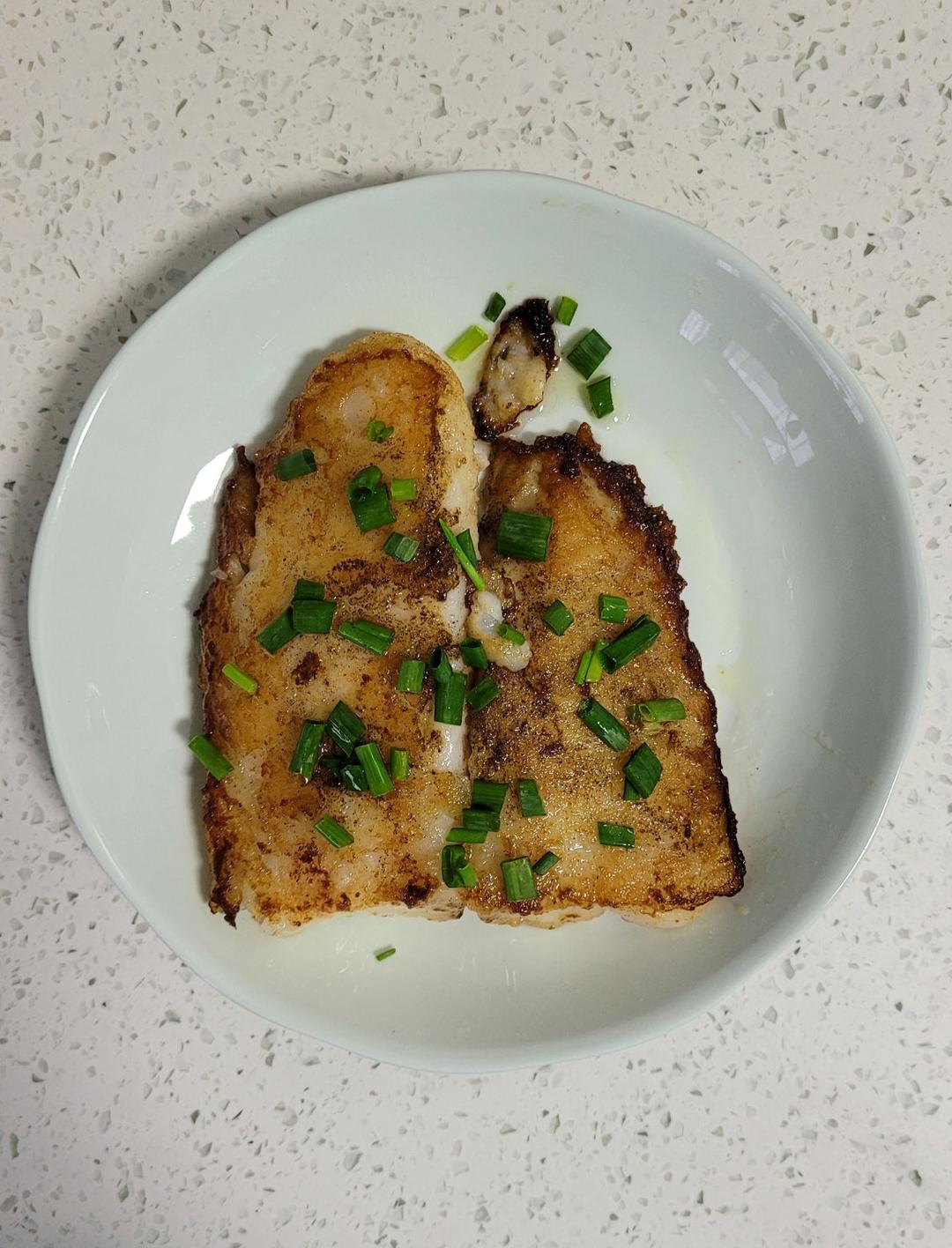 香煎两条快乐巴沙鱼柳