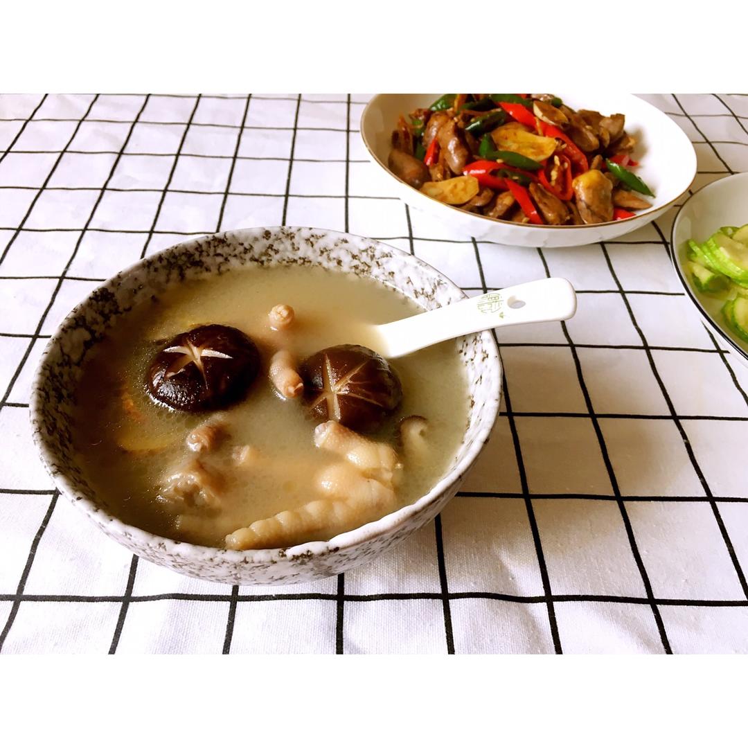 花生眉豆鸡脚汤