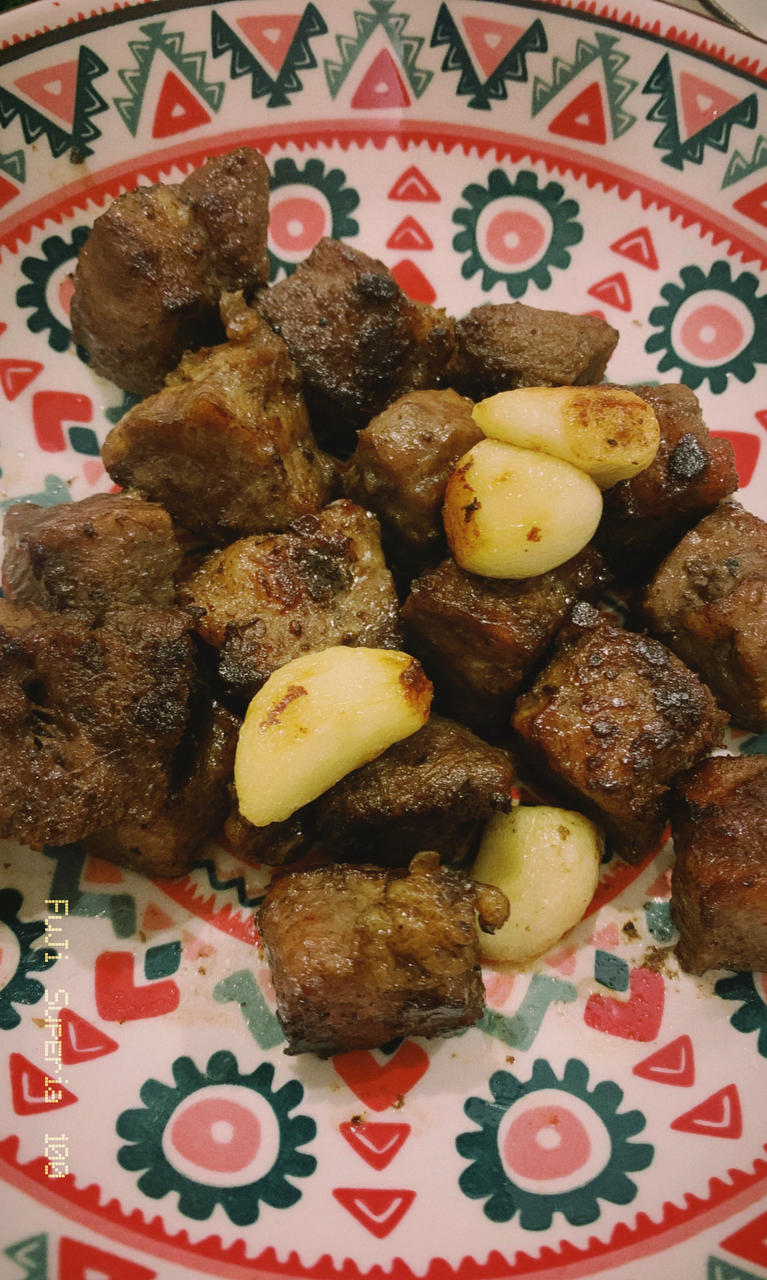 黑胡椒金蒜牛肉粒