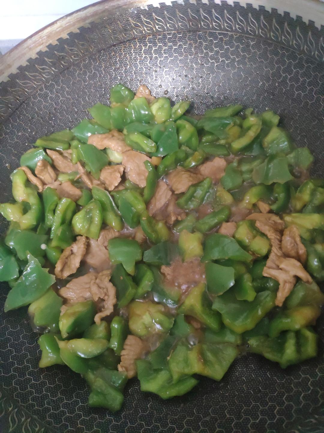 下饭神器👉青椒炒肉