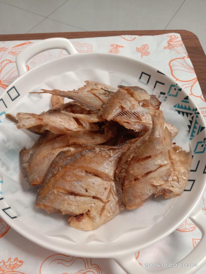完美版干煎鲳鱼，皮不破、肉不碎、外香里嫩。