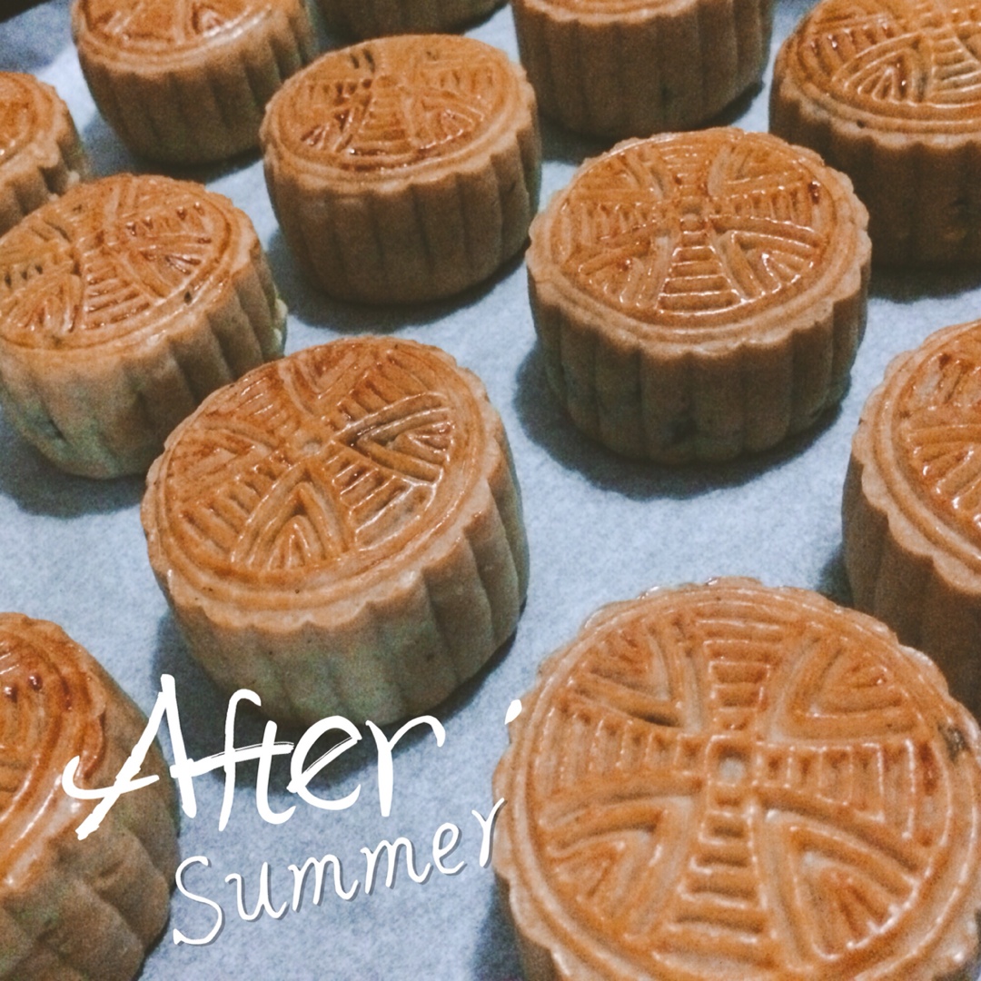 广式月饼—蛋黄芝麻月饼