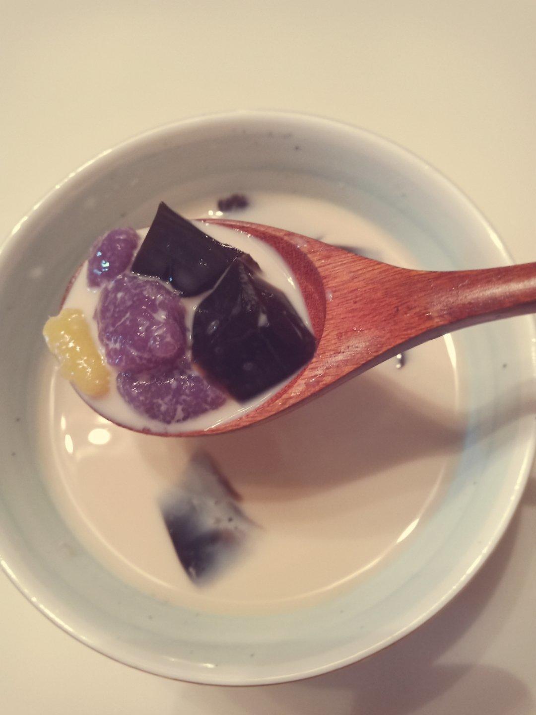 自制鲜芋仙芋圆（另附: 蜜红豆和仙草冻的做法）