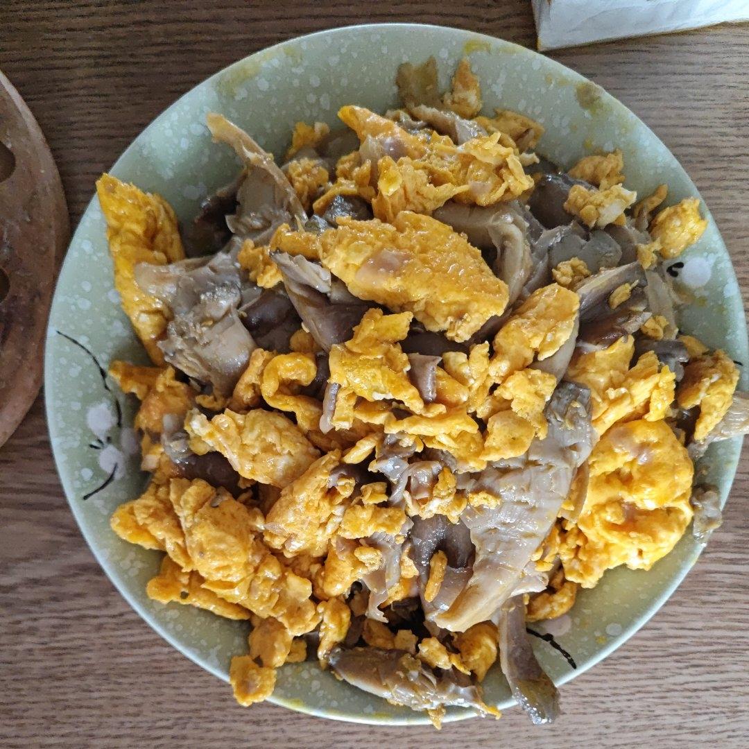 一勺油一勺盐做出超级鲜美的平菇炒鸡蛋