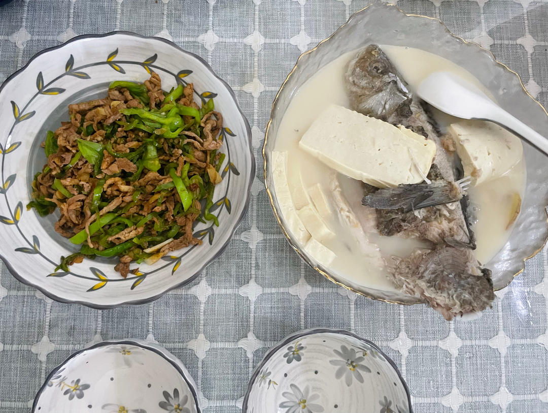 初级版奶白鲫鱼豆腐汤（孕妇可参考）