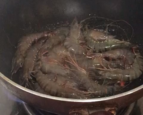 油焖黑虎虾的做法