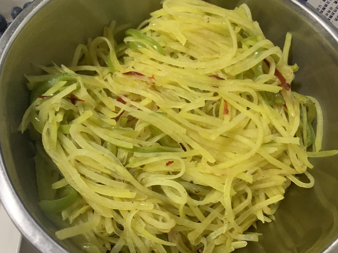 酸辣土豆丝（绝对清脆爽口，比外面卖的好吃，有诀窍！）