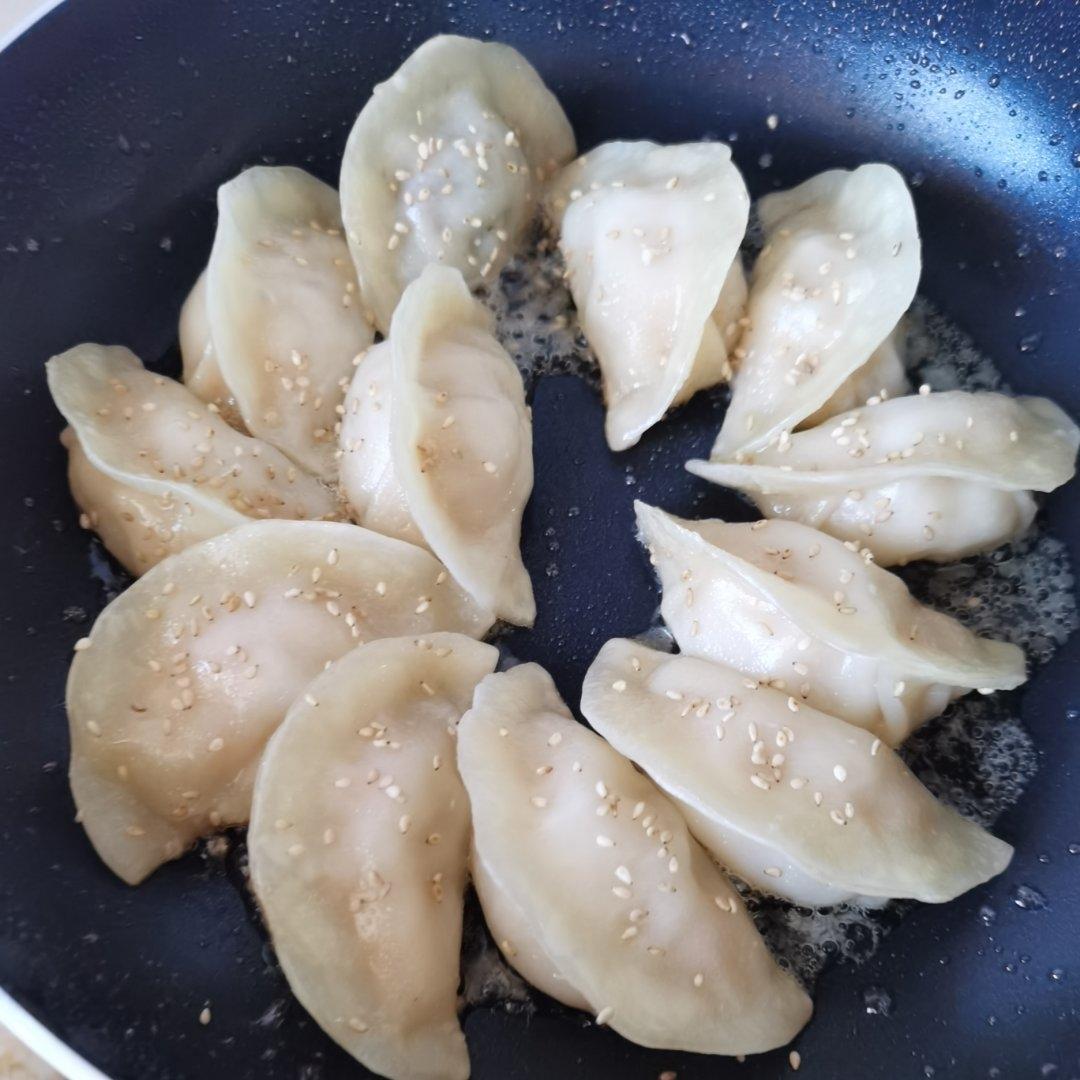 速冻饺子版煎饺