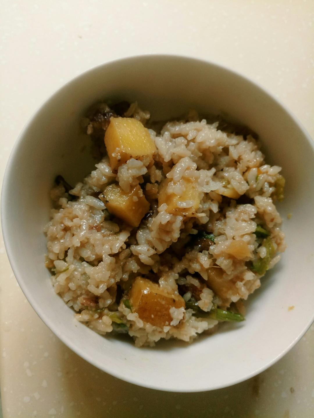 土豆焖饭（电饭锅版）