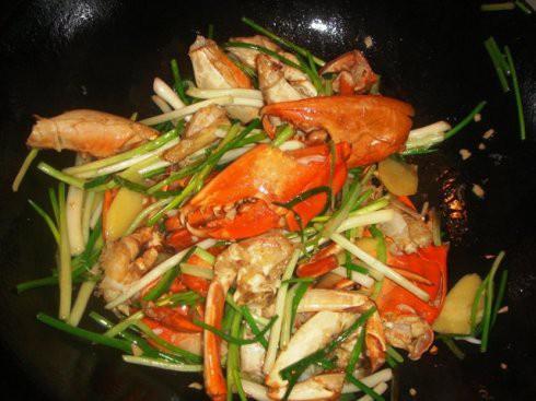 姜葱炒肉蟹的做法