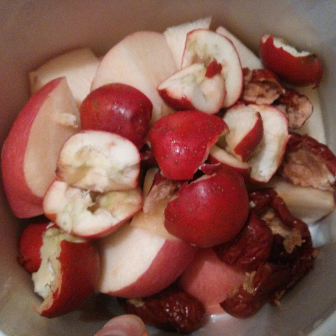 山楂红枣苹果汤的做法