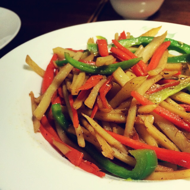 青椒炒胡萝卜土豆丝