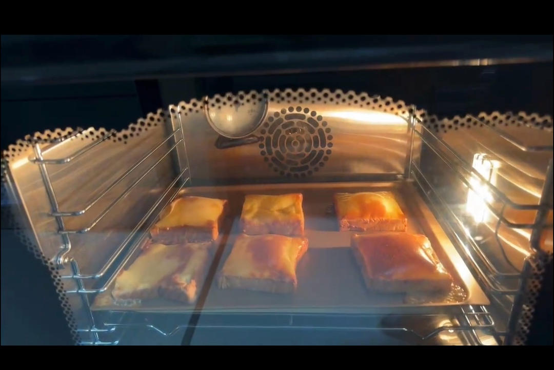 零失败快手岩烧乳酪(熔岩吐司)十分钟网红早餐，好吃哭