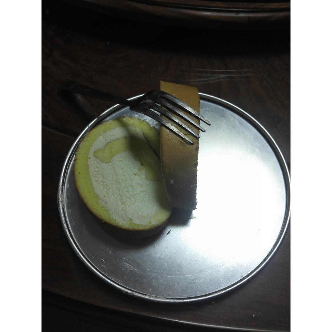 《Tinrry下午茶》教你做基础原味蛋糕卷