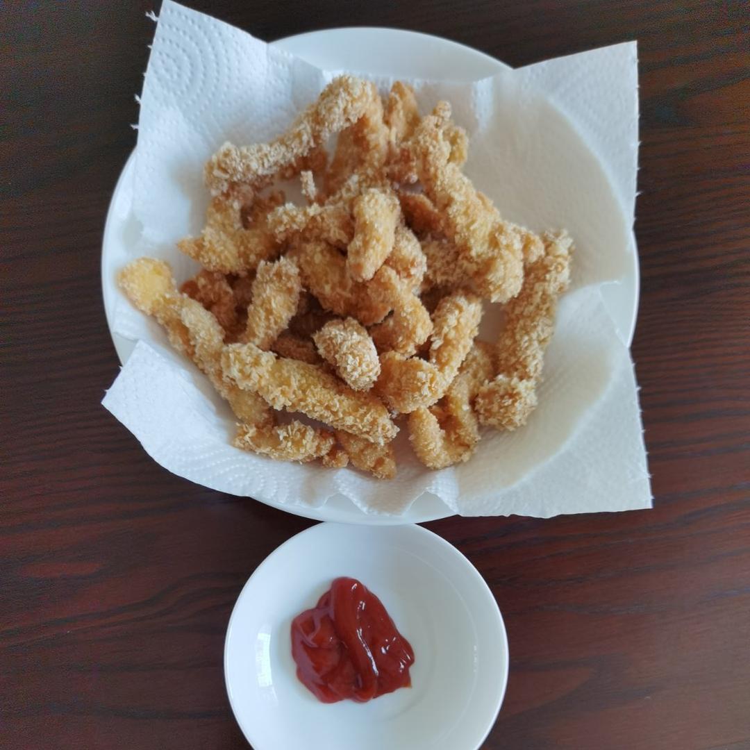 零失败率巨好吃的炸鸡柳，酥脆香口，蘸着番茄酱吃好吃到停不下来。