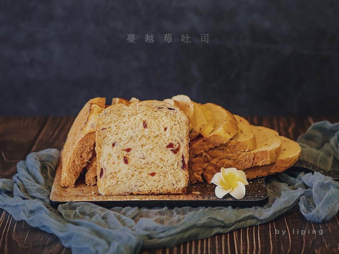 我最近每天做一个的葡萄干吐司，真的超松软好吃！