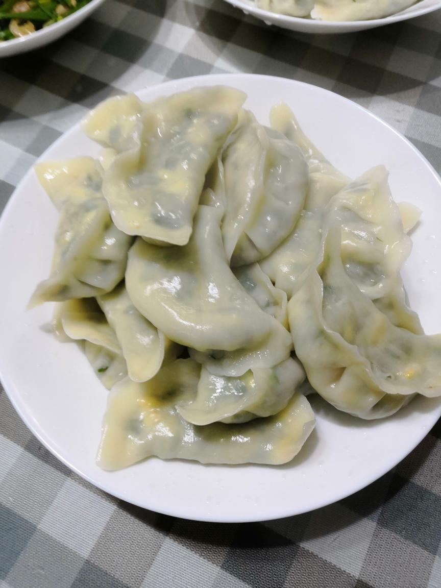 韭菜鸡蛋饺子的做法