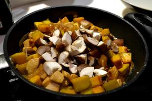 南瓜鸡肉香菇焖饭的做法 步骤7