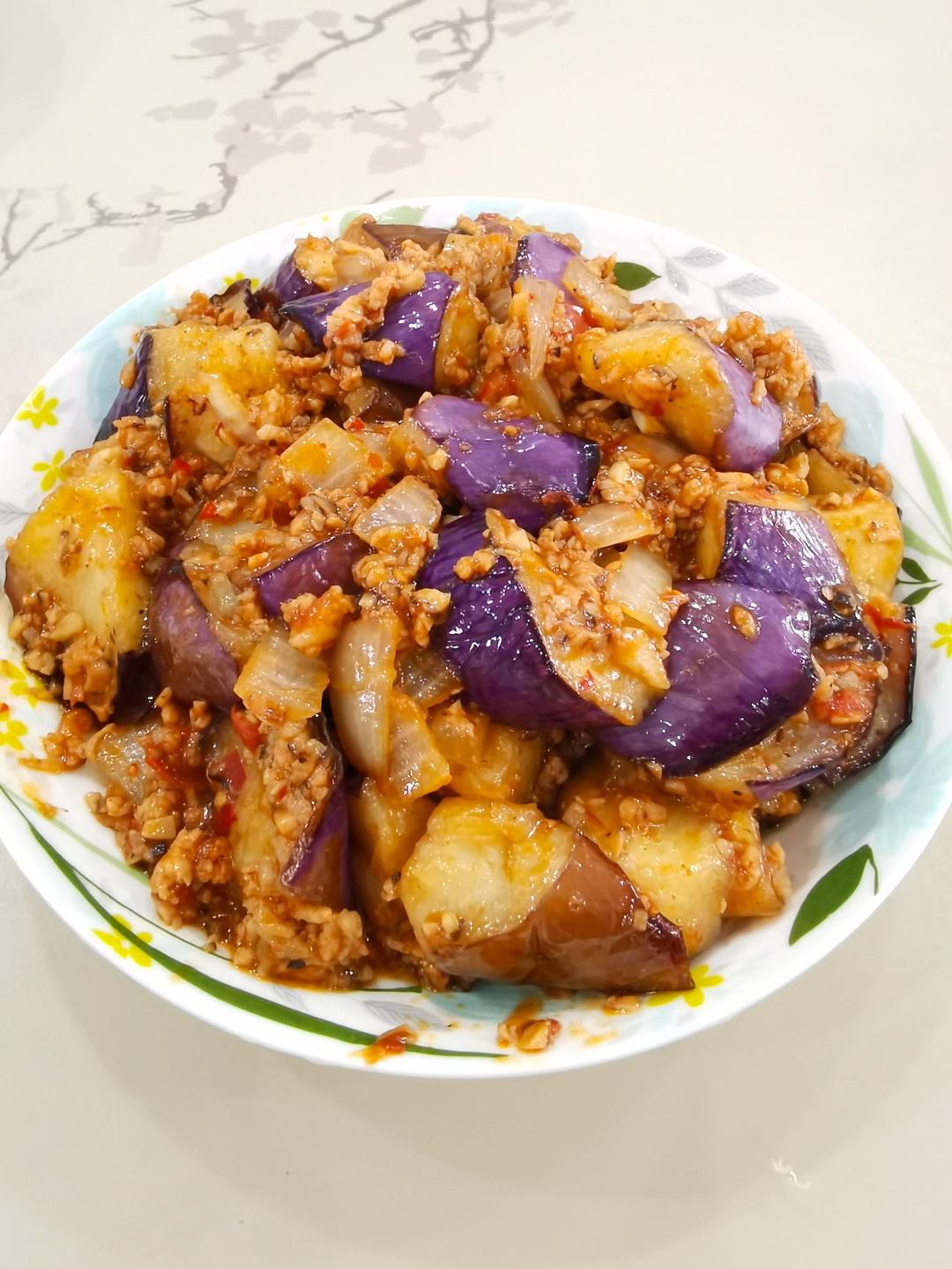 厨师长教你：“肉末烧茄子”的家常做法，口感软糯适合下饭，收藏