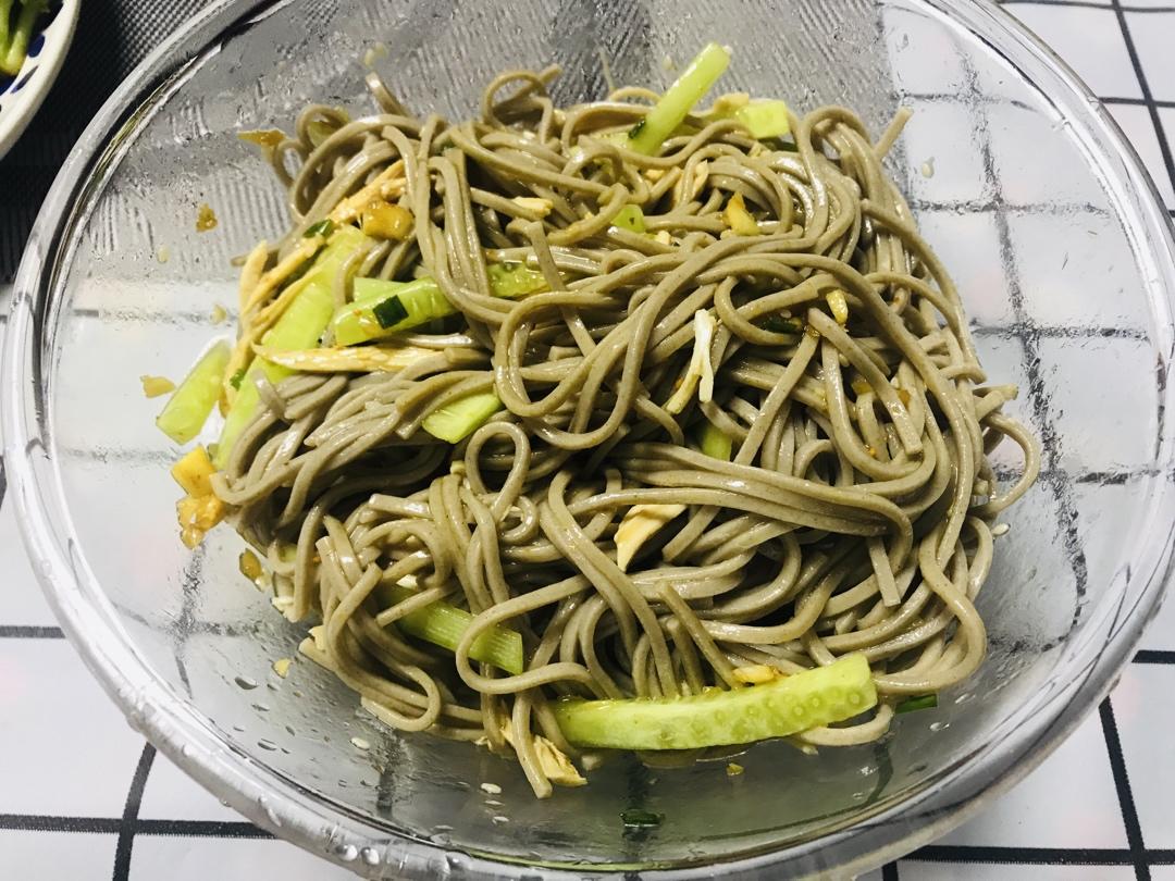 快手减脂餐❗️爆好吃的凉拌鸡丝荞麦面