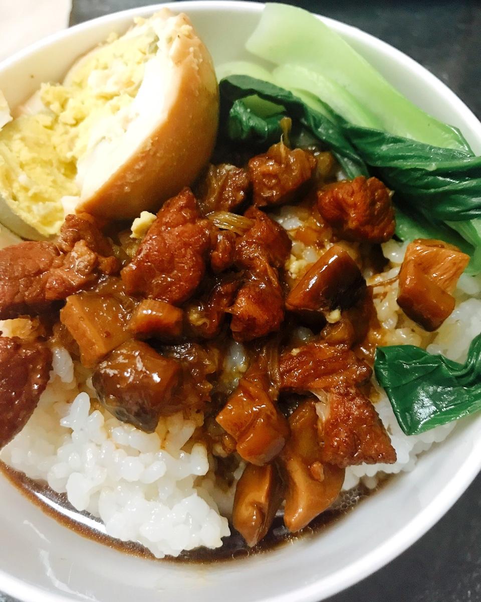 洋葱酥卤肉饭