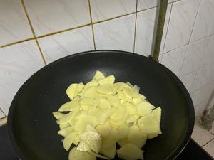 香喷喷的洋葱土豆片的做法 步骤5