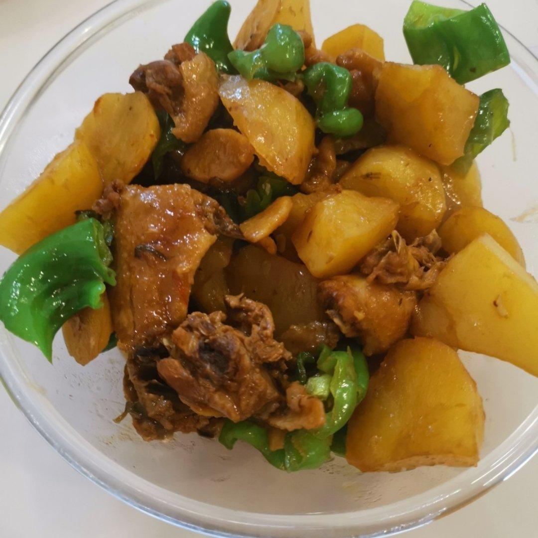 红烧鸡块炖土豆