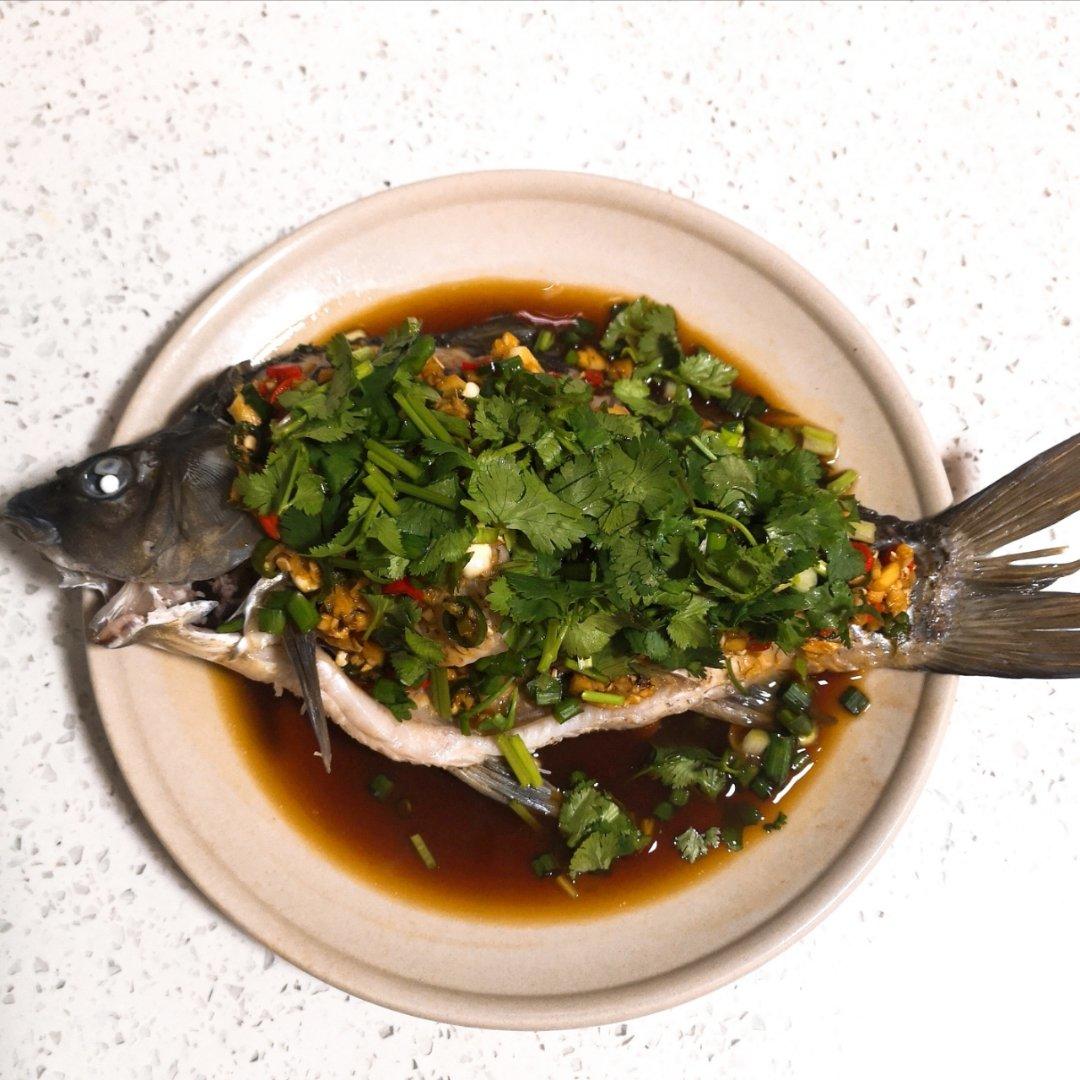 凉拌鲫鱼