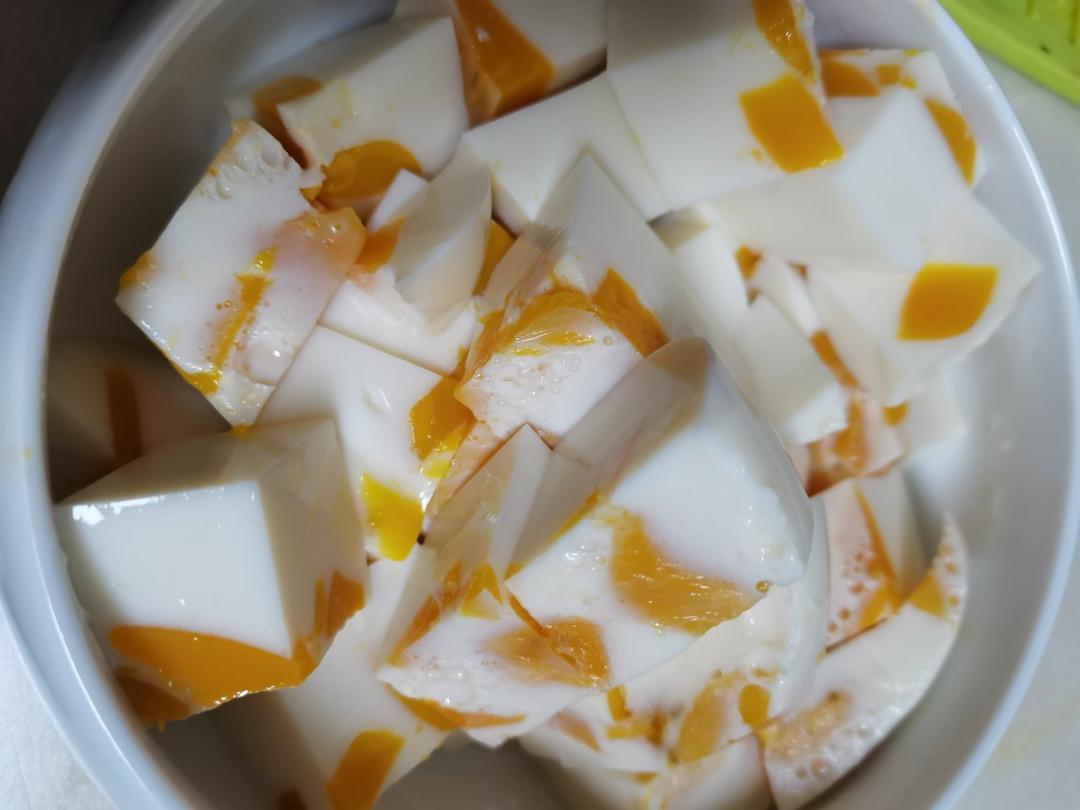 玥儿乖乖做的牛奶芒果布丁白凉粉简易版