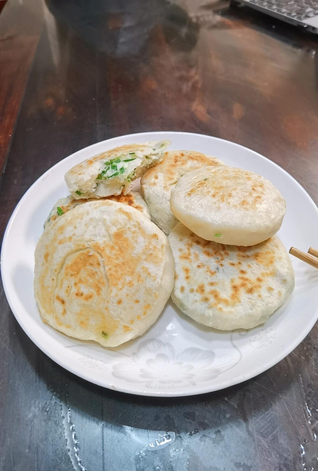 懒人版葱香发面饼 要多软有多软 零失败的方子 附细节视频详解