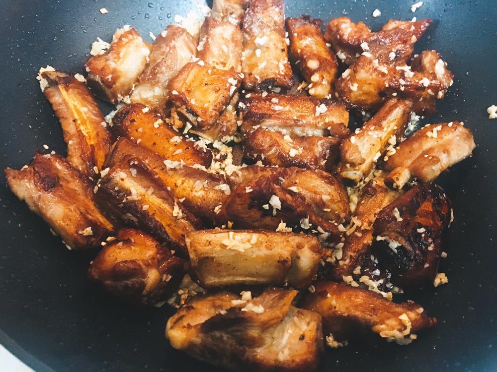 金牌蒜香排骨