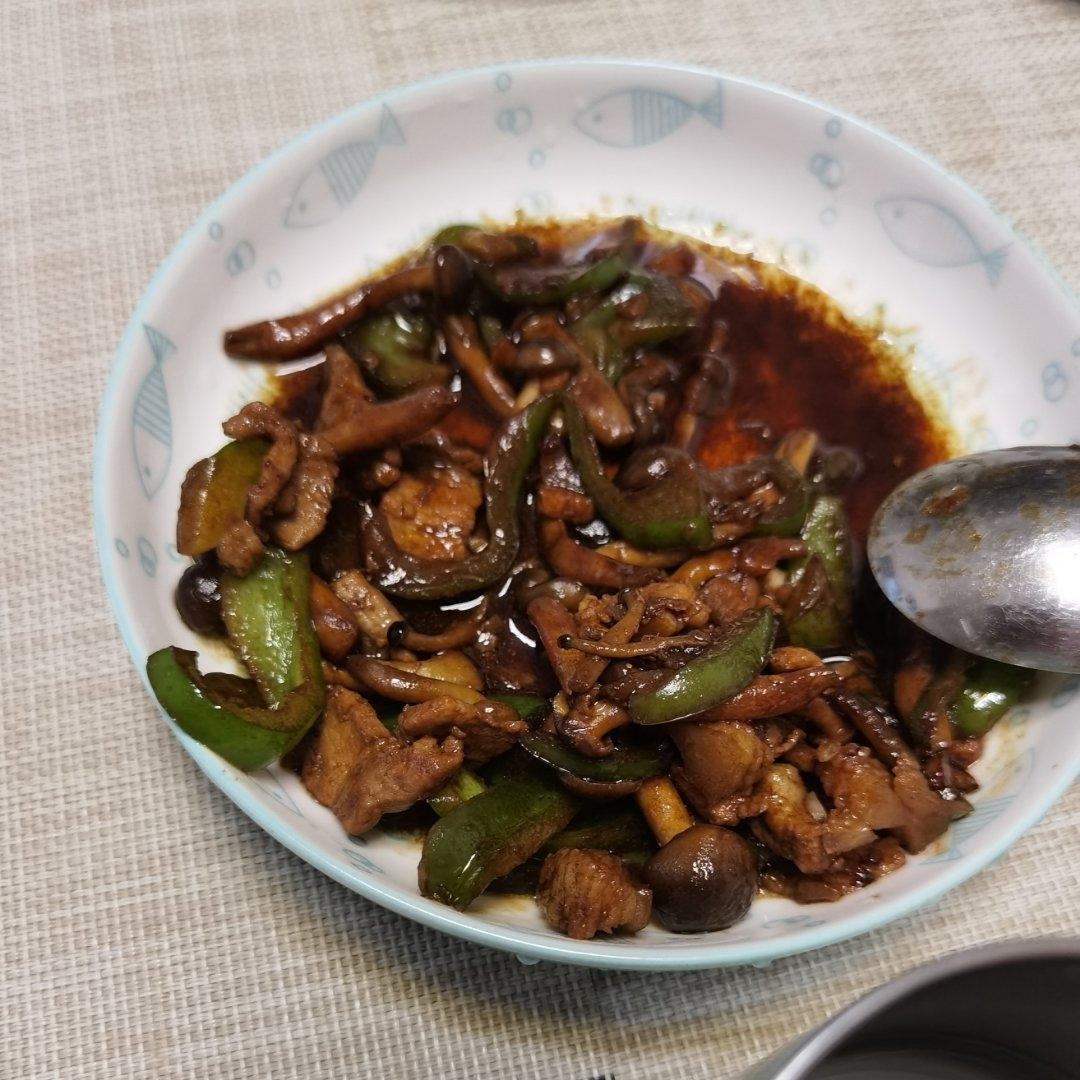 五花肉干锅茶树菇