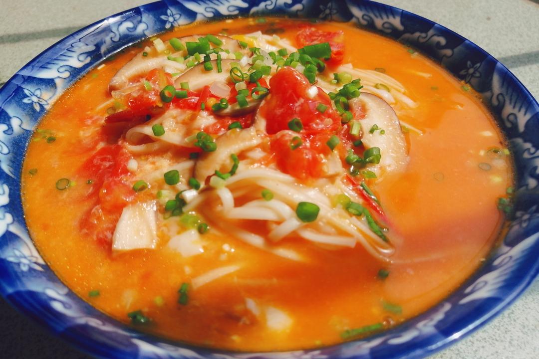 西红柿香菇滑蛋面