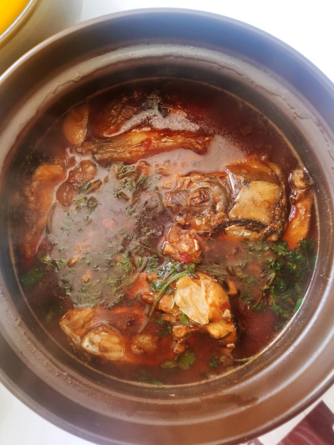 美味砂锅鱼煲汤汁一定要泡米饭