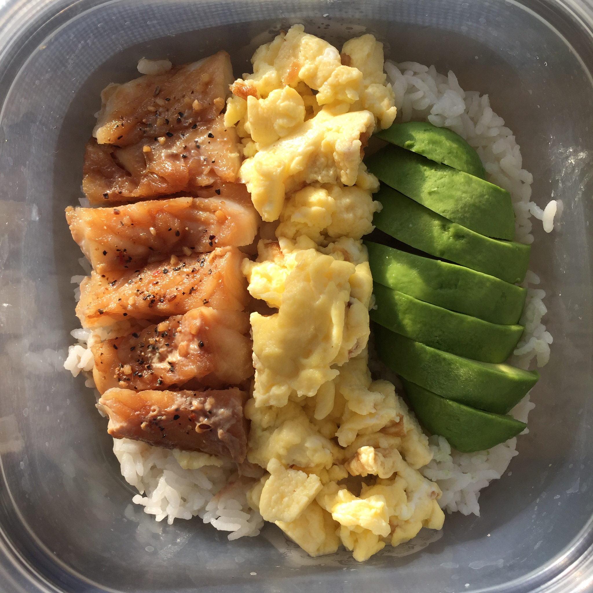 三文鱼牛油果拌饭