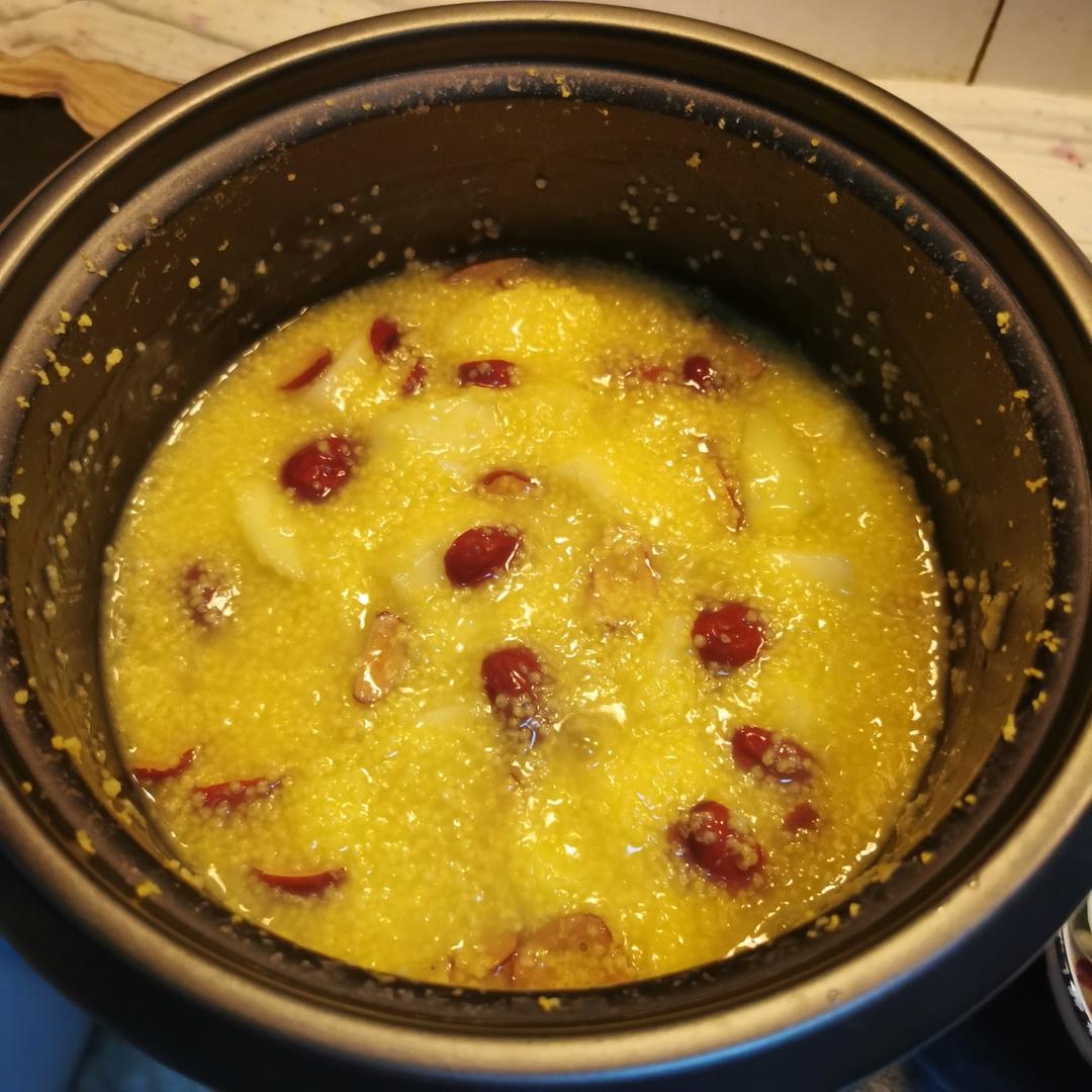 苹果红枣小米粥