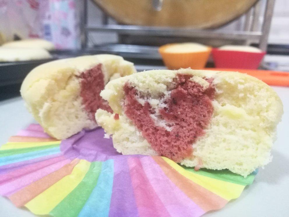 不皱不裂圆润饱满原味戚风纸杯蛋糕
