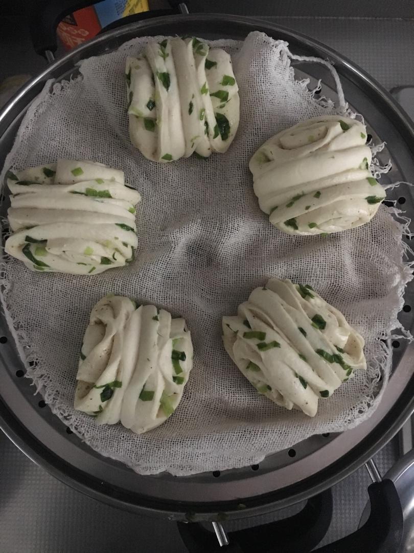 最好吃的火腿葱香花卷—附让葱不变黄的小窍门